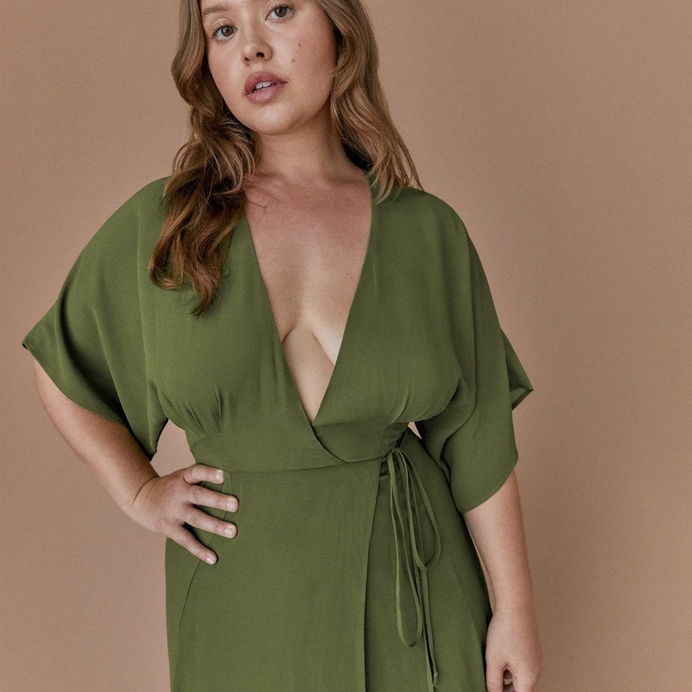 New with tags never worn Reformation Karen dress size M color Moss